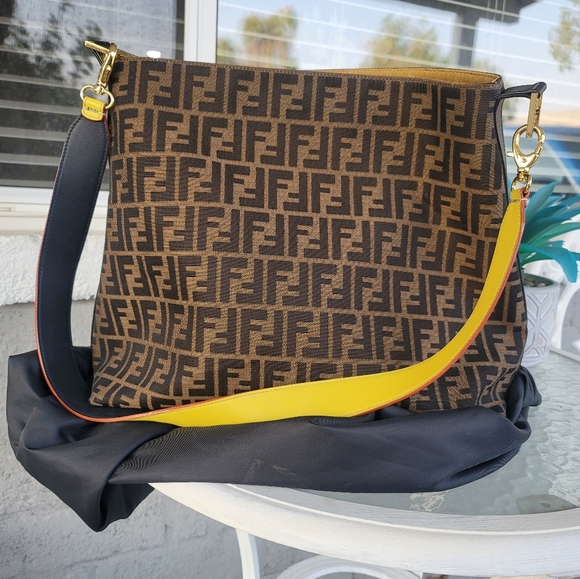 Fendi Brown Logo Purse - Picture 2 of 15